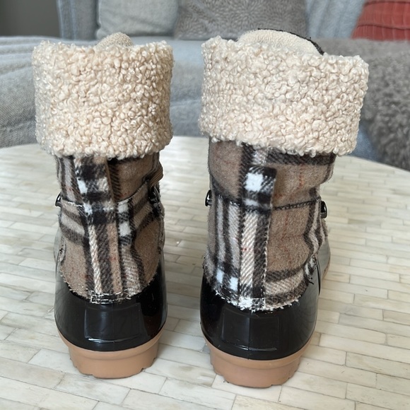 Dolce Vita Burberry Like Pattern Boots - Womens 8.5 - Picture 4 of 8
